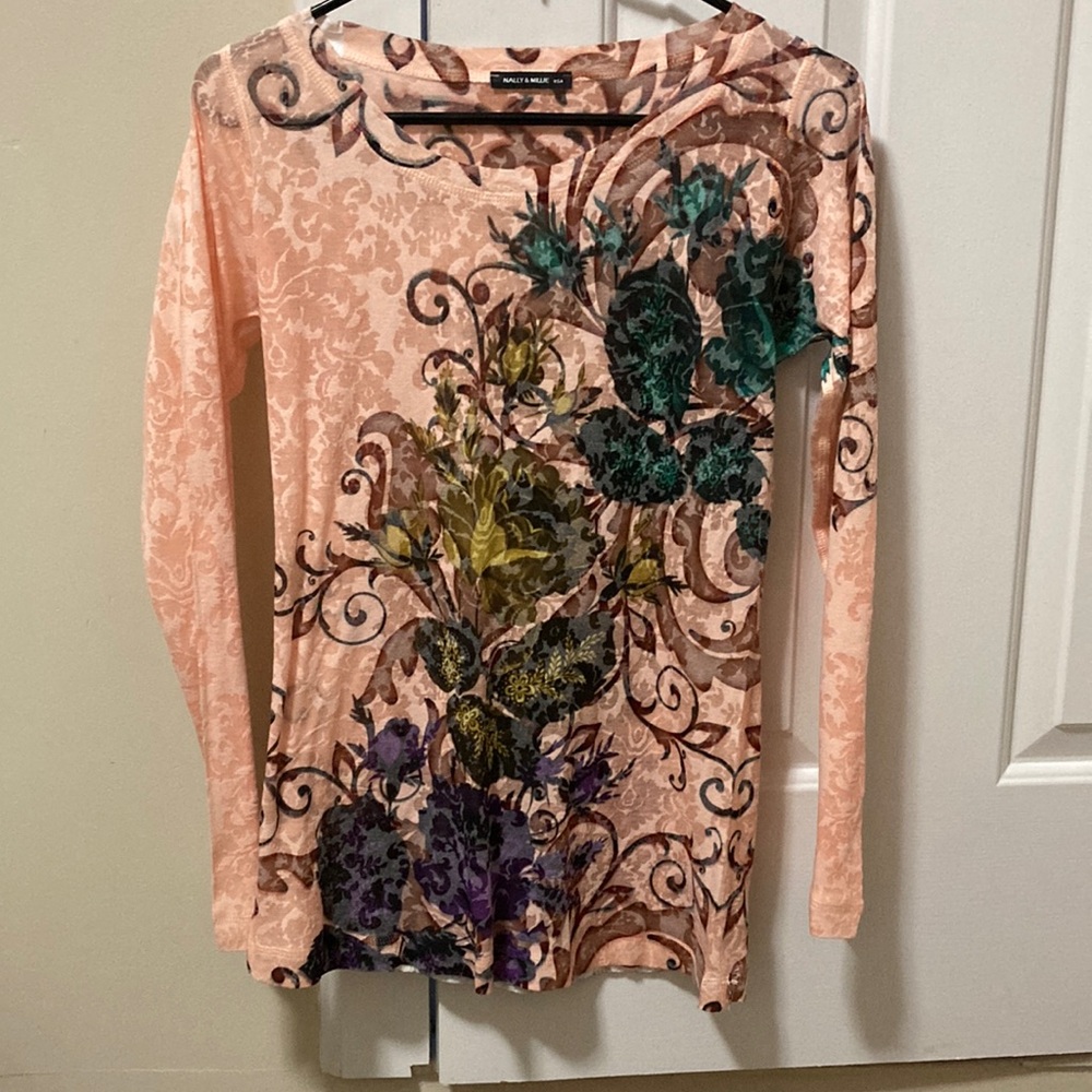 Nally and Millie excellent condition. Size large, feels like a medium.